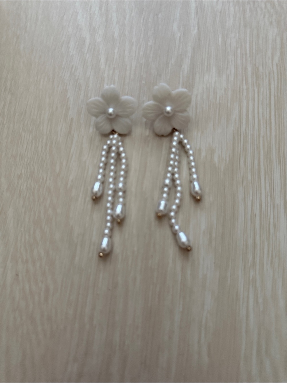 ✨White Floral Pearl Drop Earrings for Women